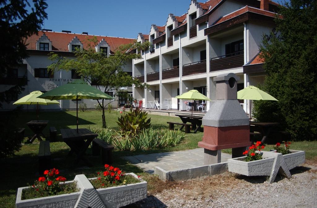 Siesta Club Hotel Harkány Zewnętrze zdjęcie