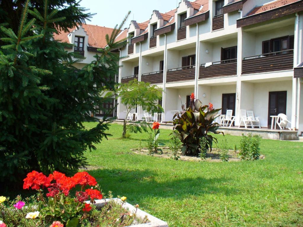 Siesta Club Hotel Harkány Zewnętrze zdjęcie