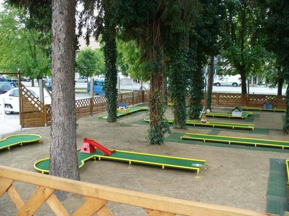 Siesta Club Hotel Harkány Zewnętrze zdjęcie
